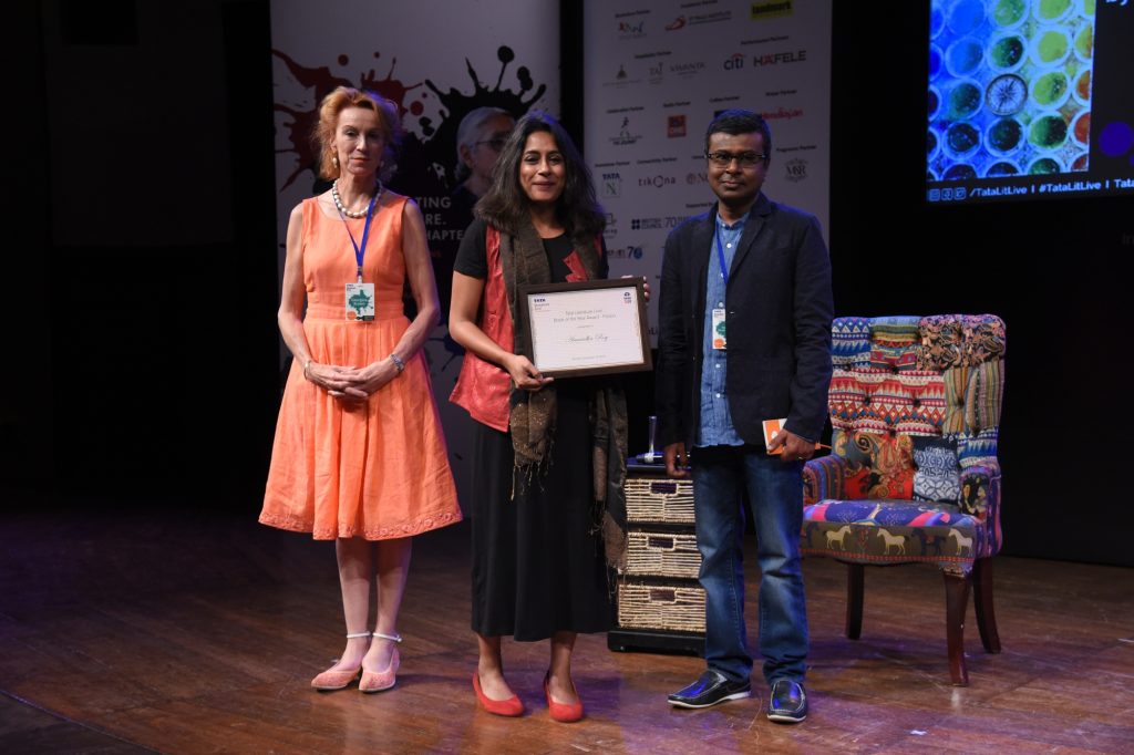 Anuradha Roy receiving the Tata Literature Live! Fiction Book Of the Year Award for her book ‘All The Lives We Never Lived’ from the fiction jury members Soumya Bhattacharya, author and managing editor, Hindustan Times and Georgina Brown, theatre critic and journalist.